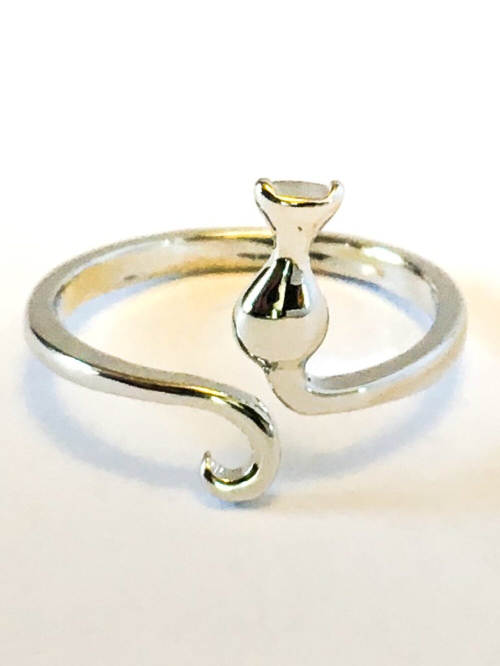 Cat swirl ring
